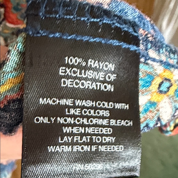 Signature Studio Multicolor Patterned Blouse - Picture 6 of 7